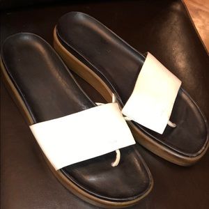 Donald J Pliner “Fifi” Slide/Sandel